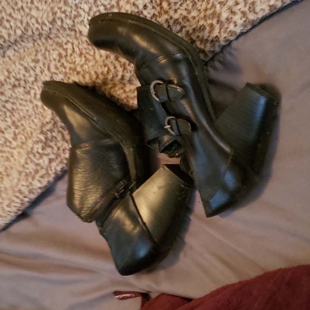 Shoe boots